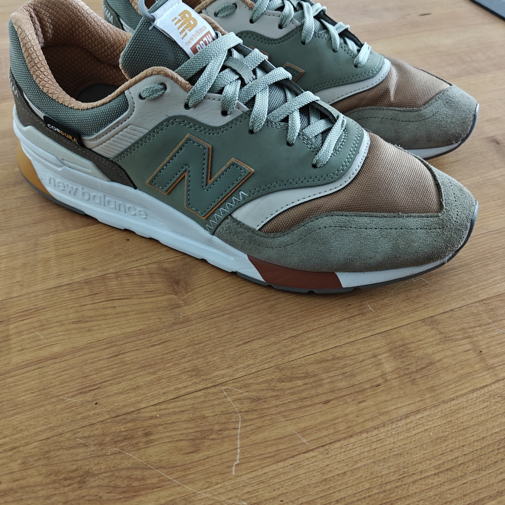 New Balance Men's Green and Brown Sneakers
